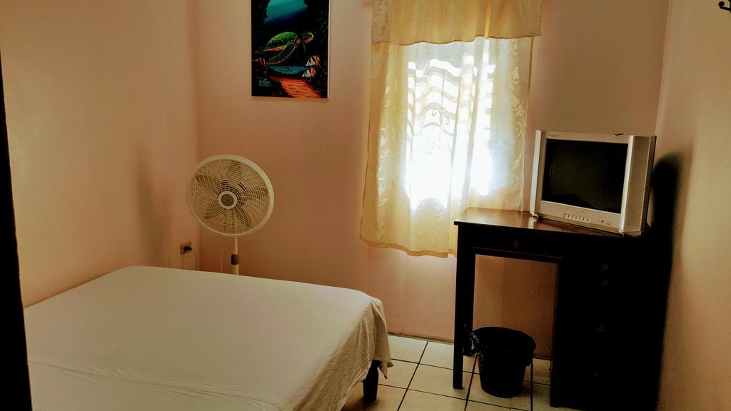Sea Breeze Guest House Беліз Екстер'єр фото