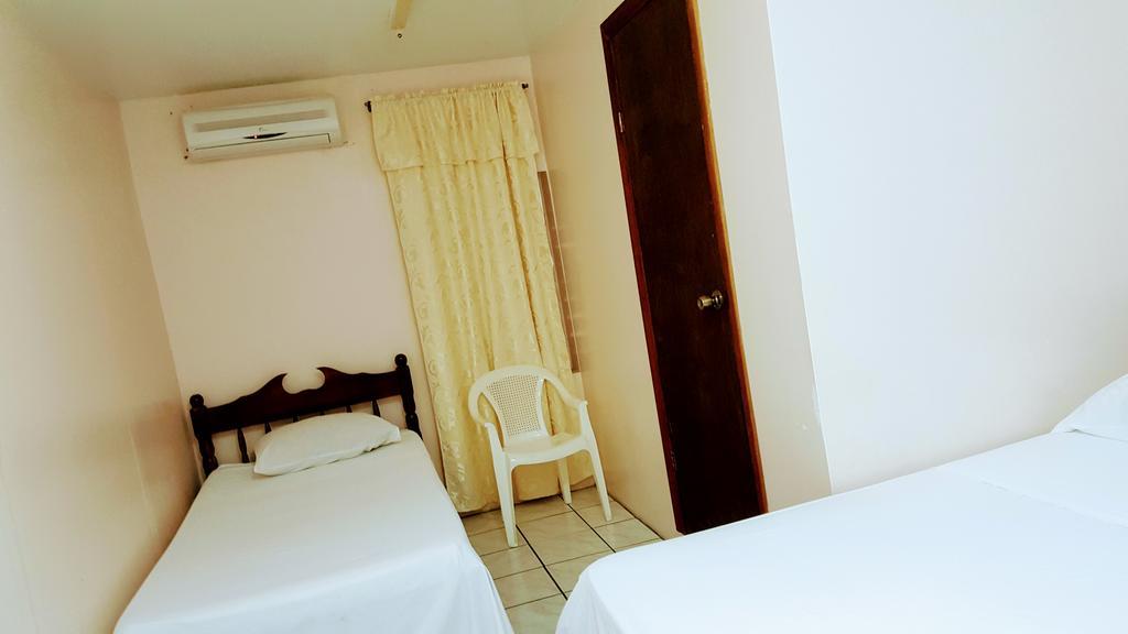 Sea Breeze Guest House Беліз Екстер'єр фото