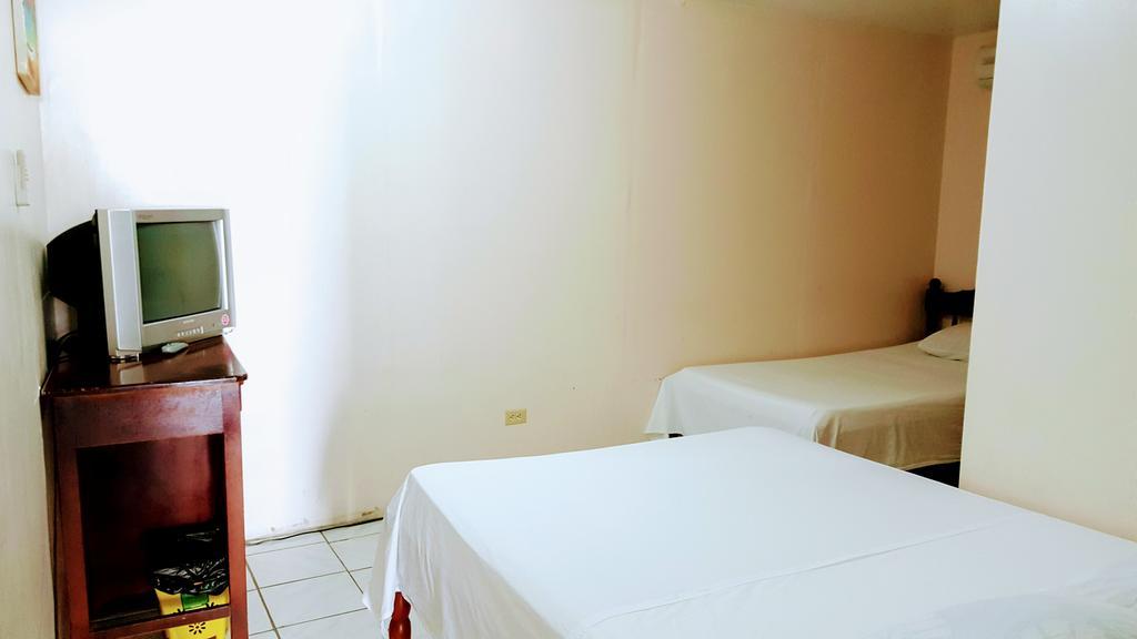 Sea Breeze Guest House Беліз Екстер'єр фото