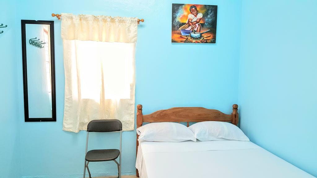 Sea Breeze Guest House Беліз Екстер'єр фото